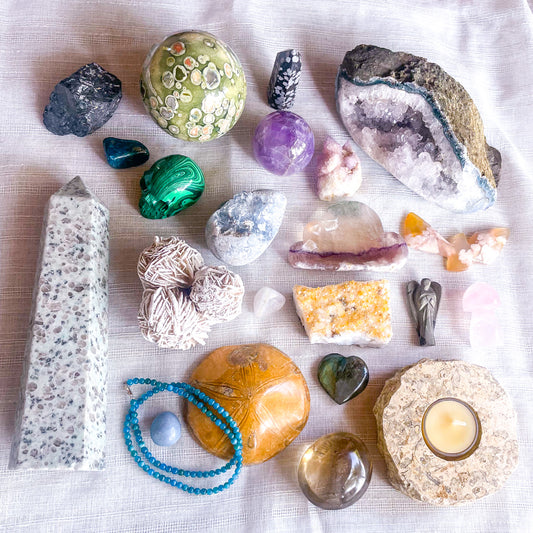 DELUXE MYSTERY BOX - Good vibes & Crystals gift box