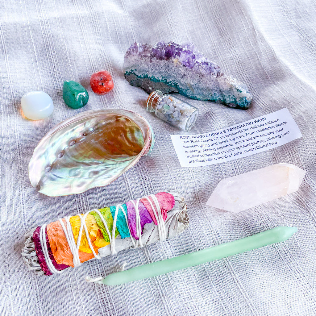 MYSTERY BOX - Good vibes & Crystals gift box