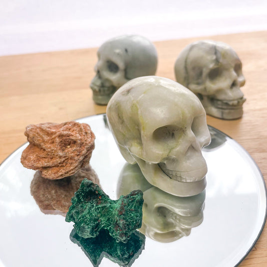 Crystal carved set - Serpentine skull, desert rose + raw malachite