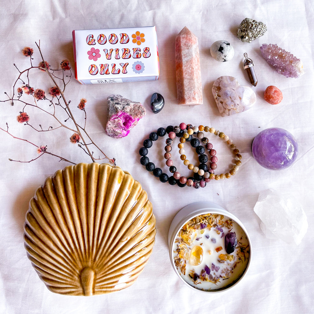MYSTERY BOX - Good vibes & Crystals gift box