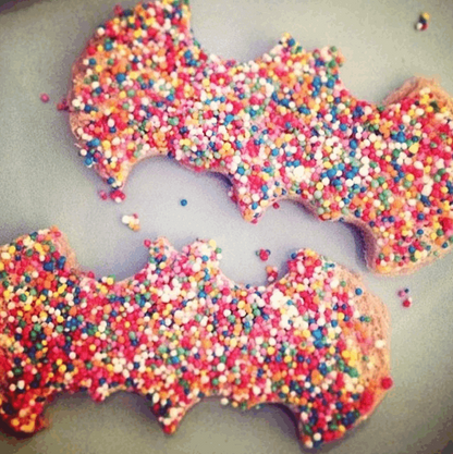 Batman symbol cookie cutter - Six Things - 2