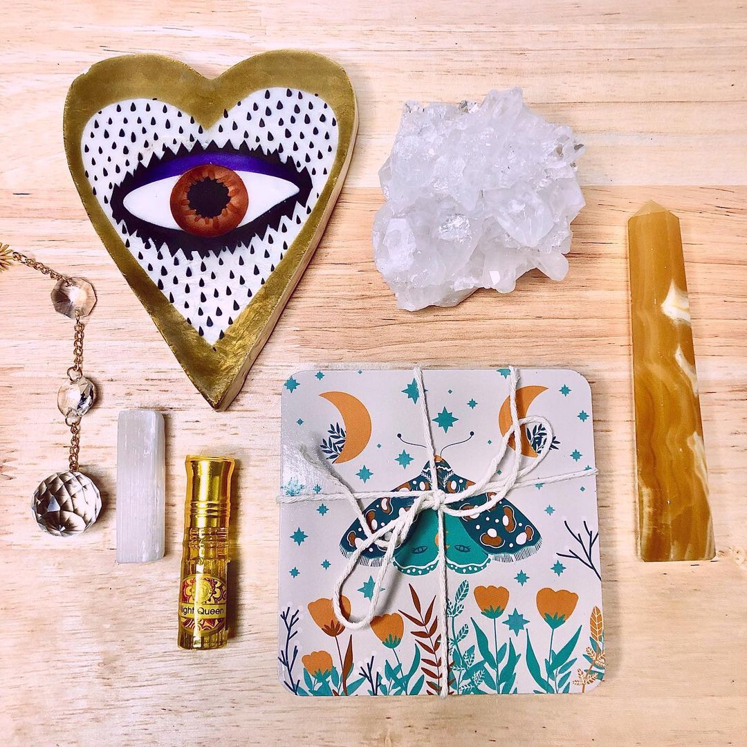 SUBSCRIPTION MYSTERY BOX - Good vibes & crystals gift box