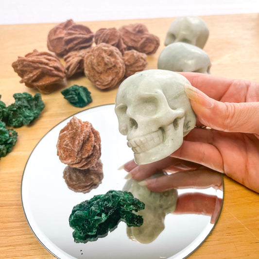 Crystal bundle - Serpentine skull, desert rose and raw malachite