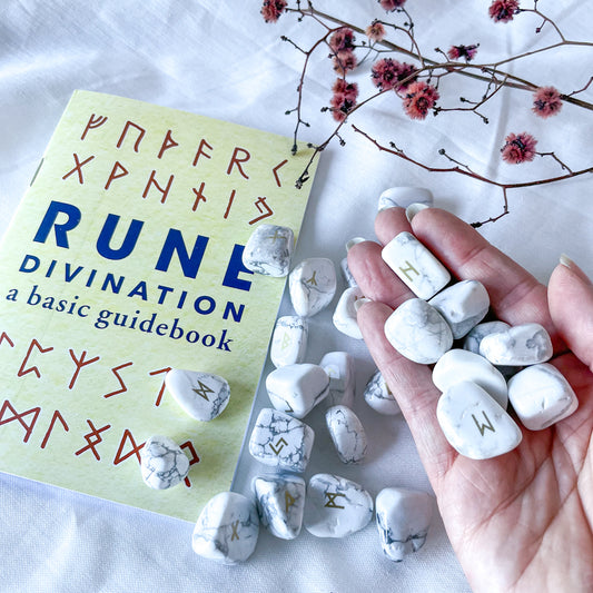 Howlite crystal fortune telling runes set
