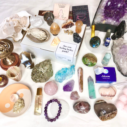MYSTERY BOX - Good vibes & Crystals gift box